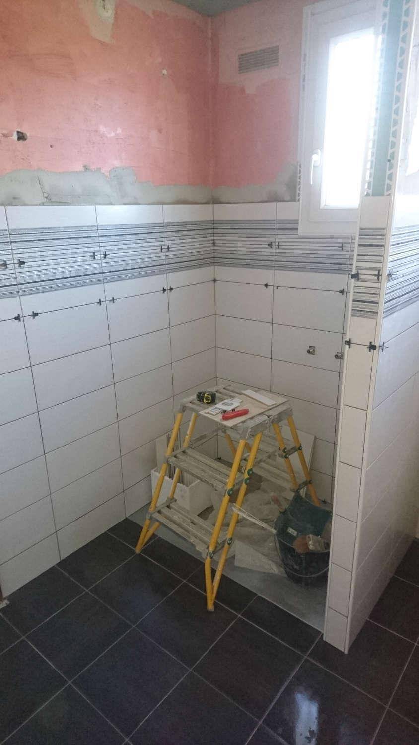 Pose de carrelage dans une douche