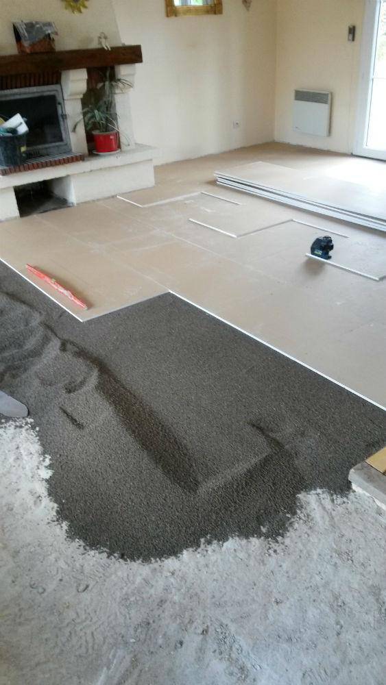 Pose de carrelage en cours