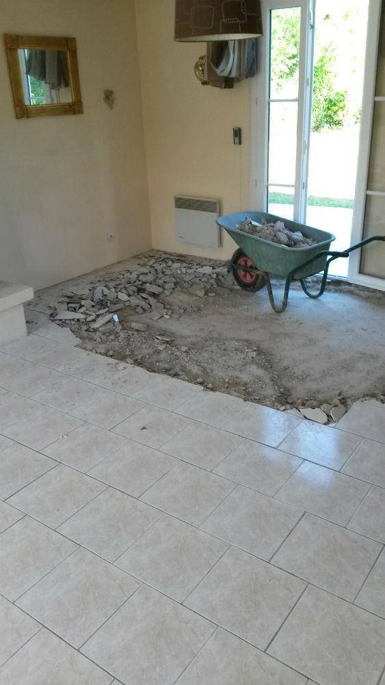 Carrelage posé dans le salon