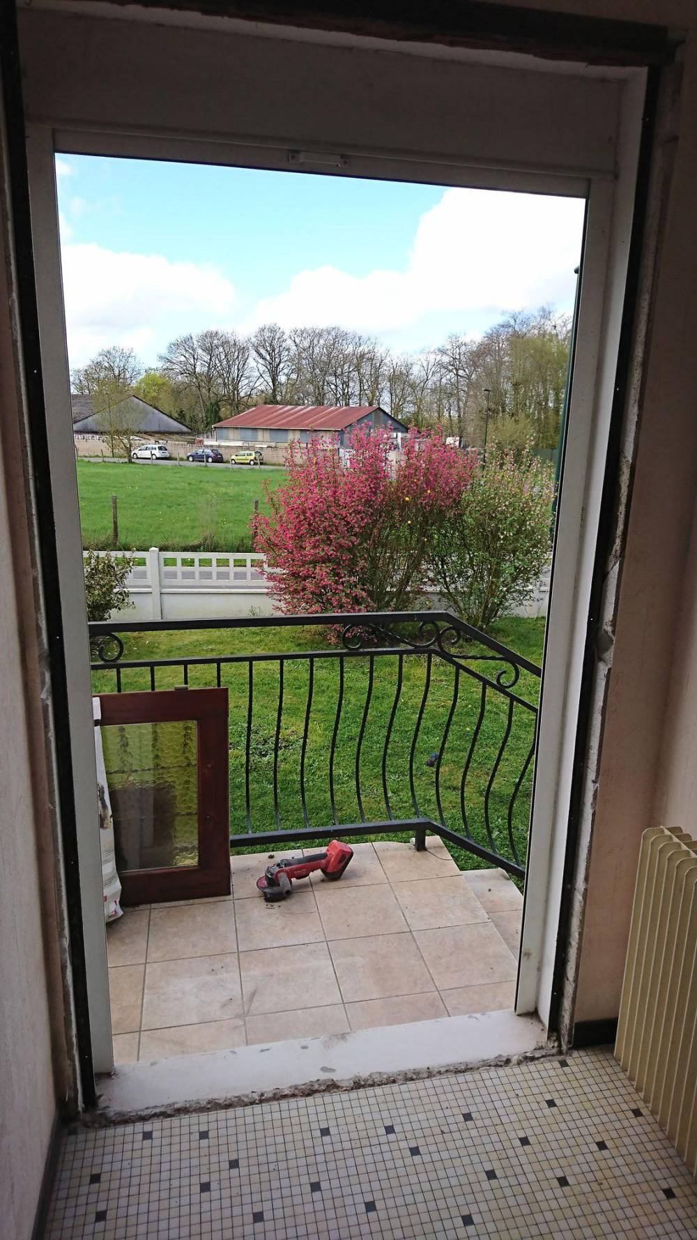 Pose de porte extérieure